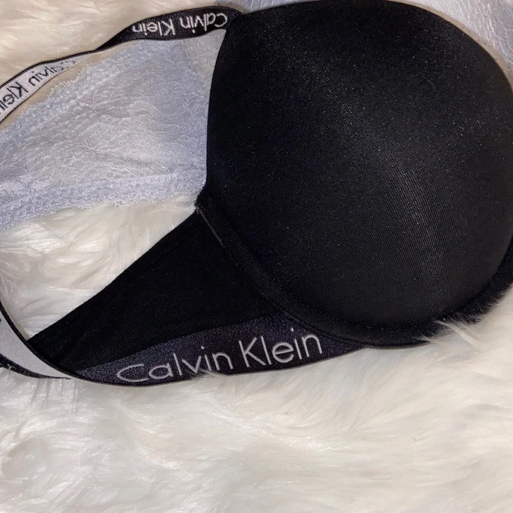 Bras - Picture 4 of 5